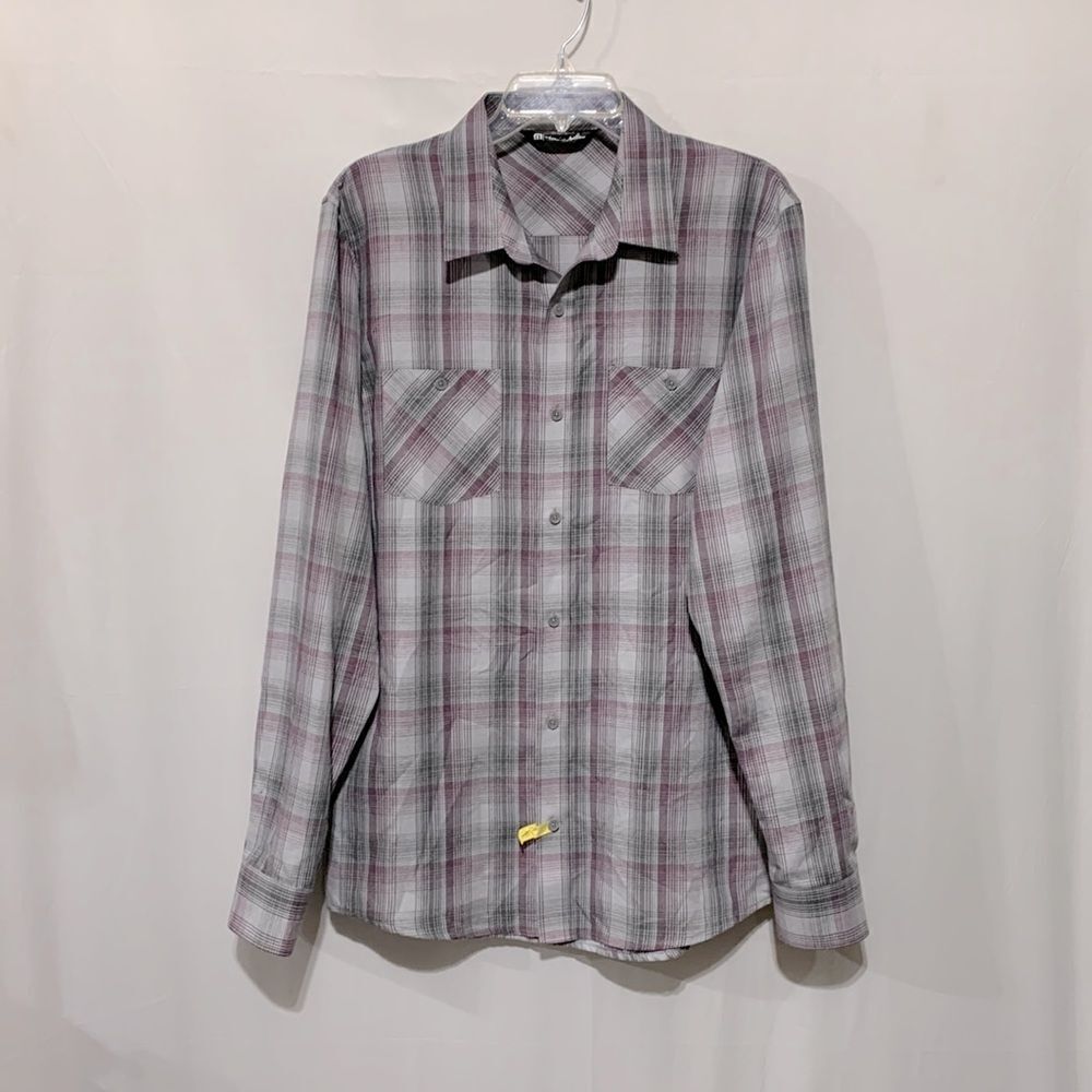 TRAVIS Mathew Casual button-down in plaid pattern. Ideal for everyday wear.